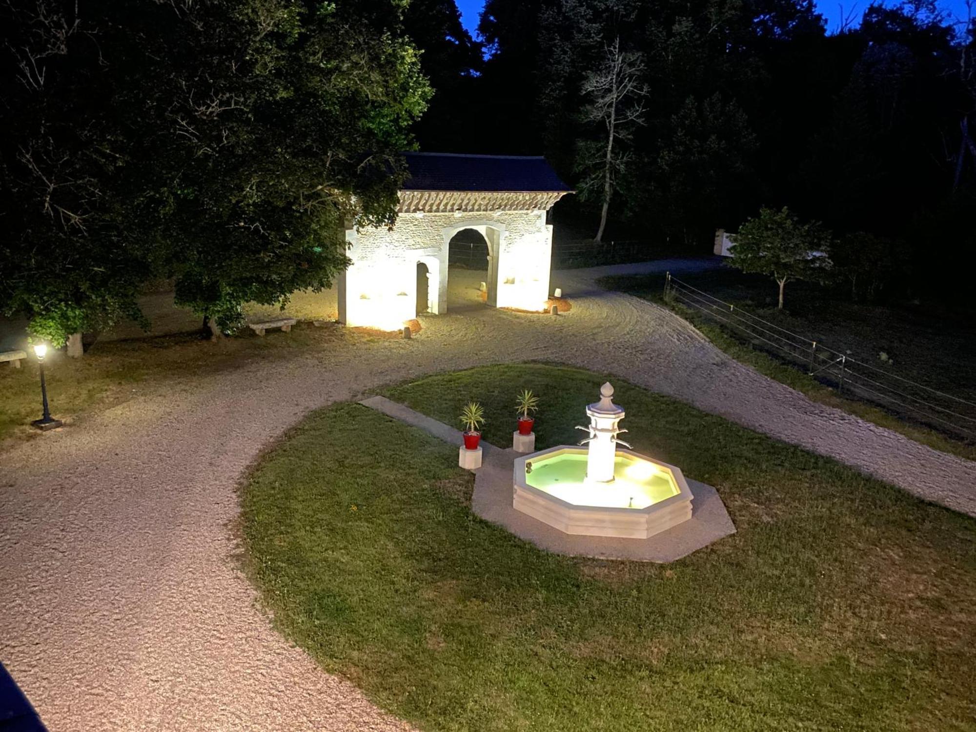 Chateau De Bellevue B&B Et Appartements Avec Piscine Saisonal Chauffee Et Chambres Partout Climatisees Saint-Avit  Exterior foto