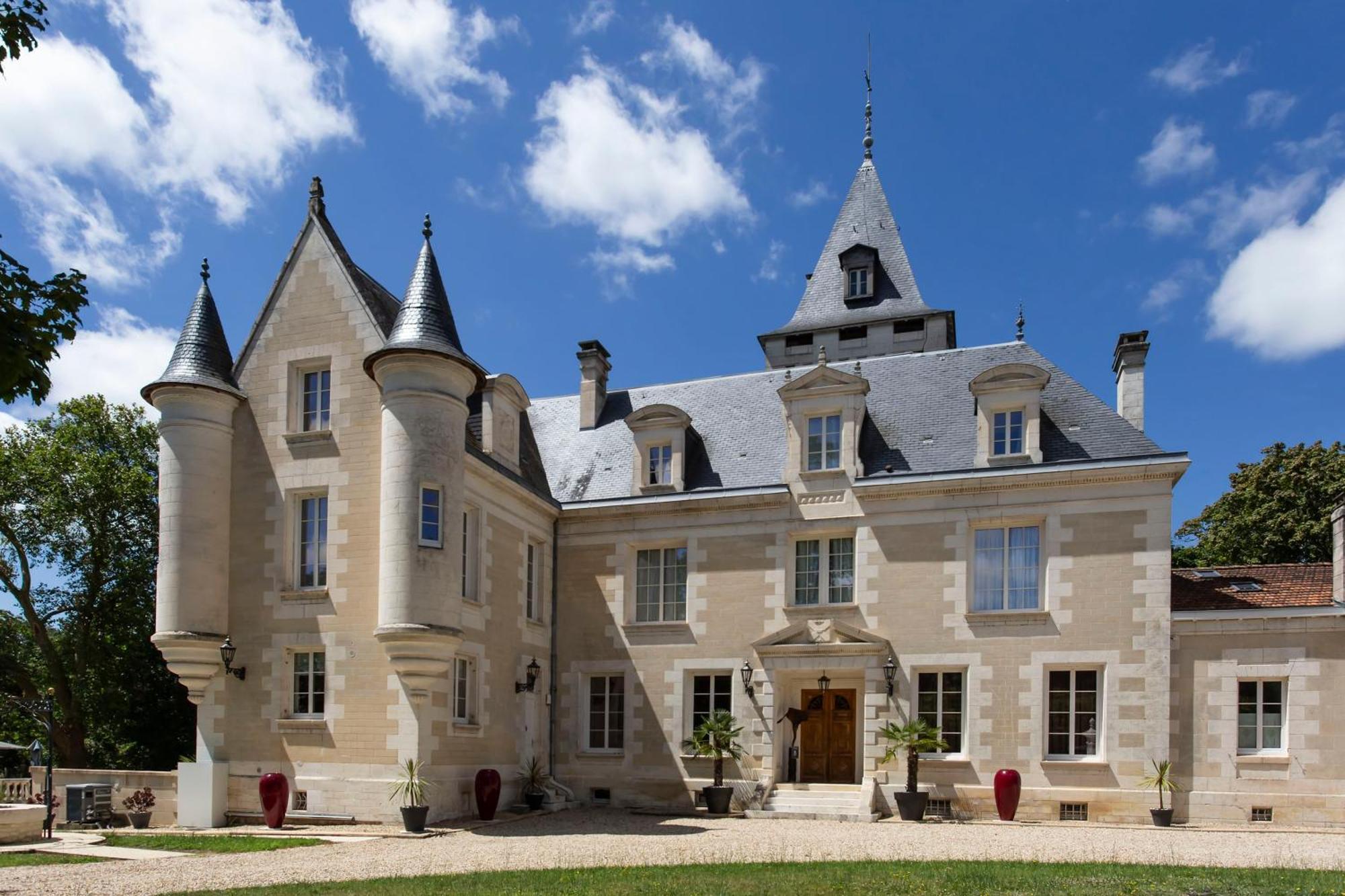Chateau De Bellevue B&B Et Appartements Avec Piscine Saisonal Chauffee Et Chambres Partout Climatisees Saint-Avit  Exterior foto