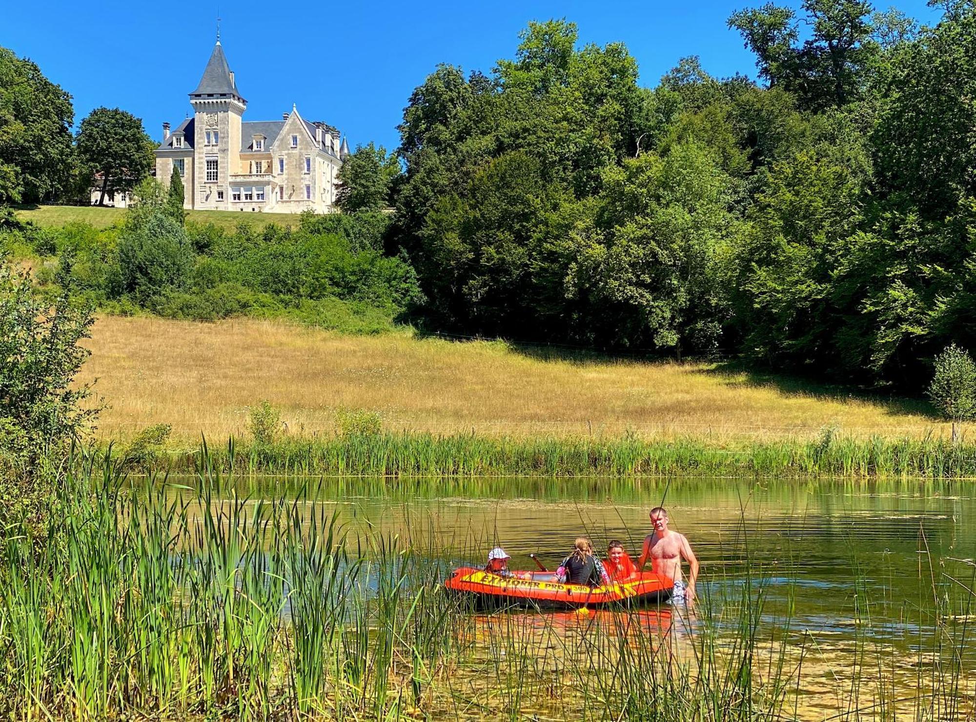 Chateau De Bellevue B&B Et Appartements Avec Piscine Saisonal Chauffee Et Chambres Partout Climatisees Saint-Avit  Exterior foto